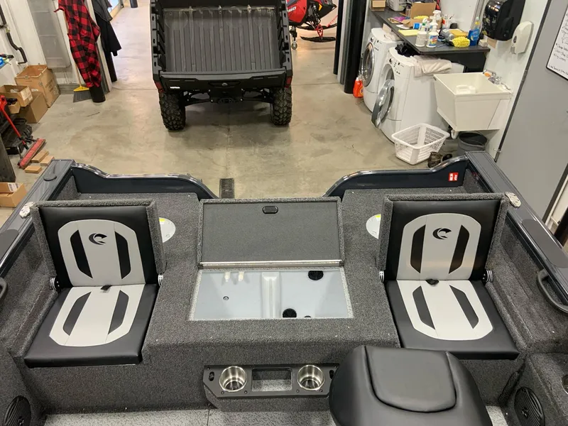 Slide: The Image of Crestliner 1850 FISH HAWK SC JUMP SEAT 2025 - 14