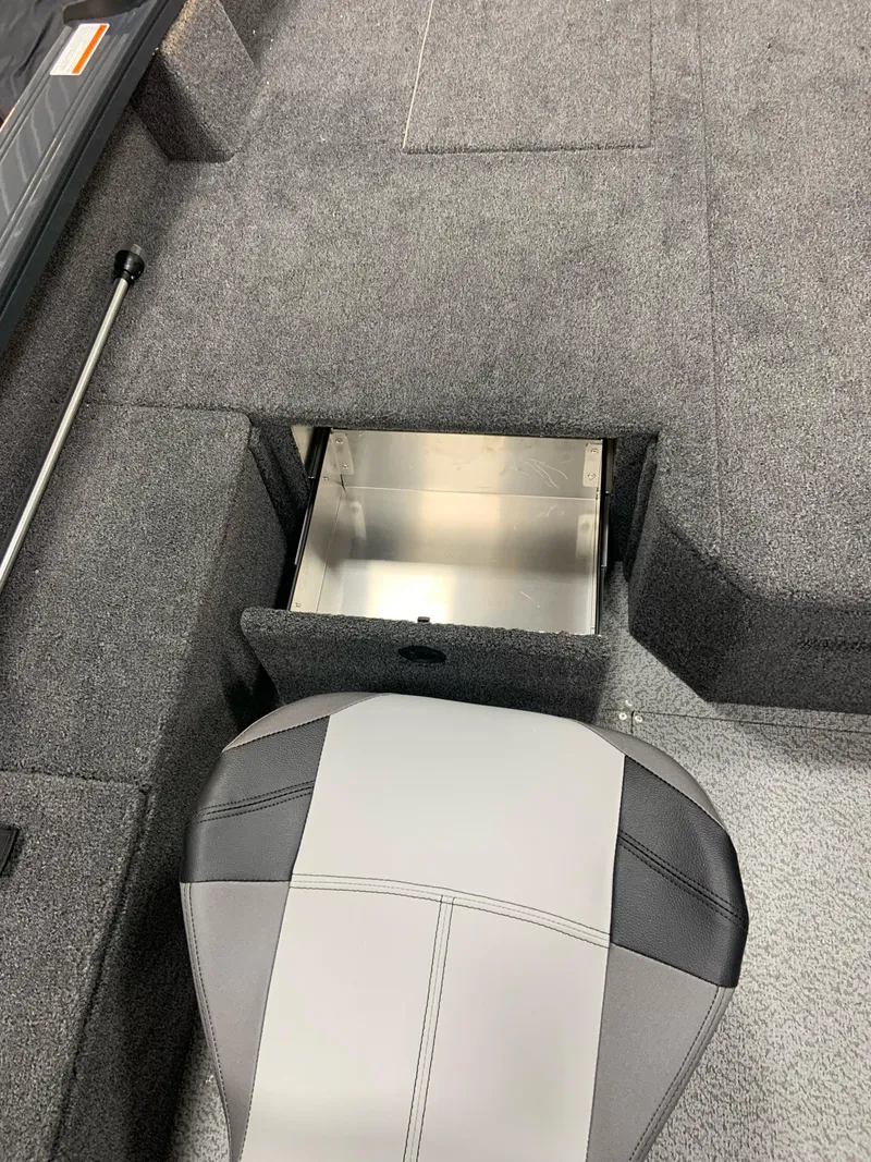 Slide: The Image of Crestliner 1850 FISH HAWK SC JUMP SEAT 2025 - 18