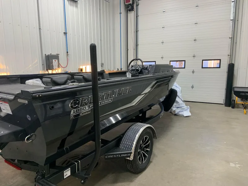 Slide: The Image of Crestliner 1850 FISH HAWK SC JUMP SEAT 2025 - 4