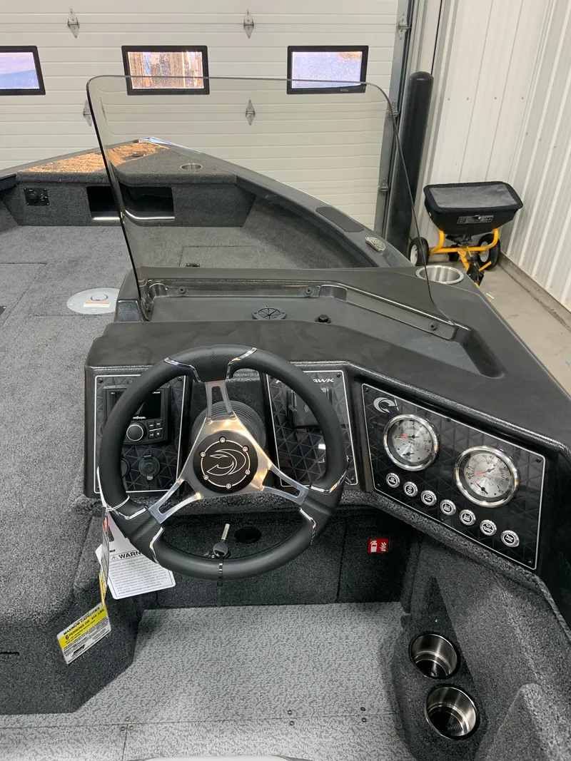 Slide: The Image of Crestliner 1850 FISH HAWK SC JUMP SEAT 2025 - 7