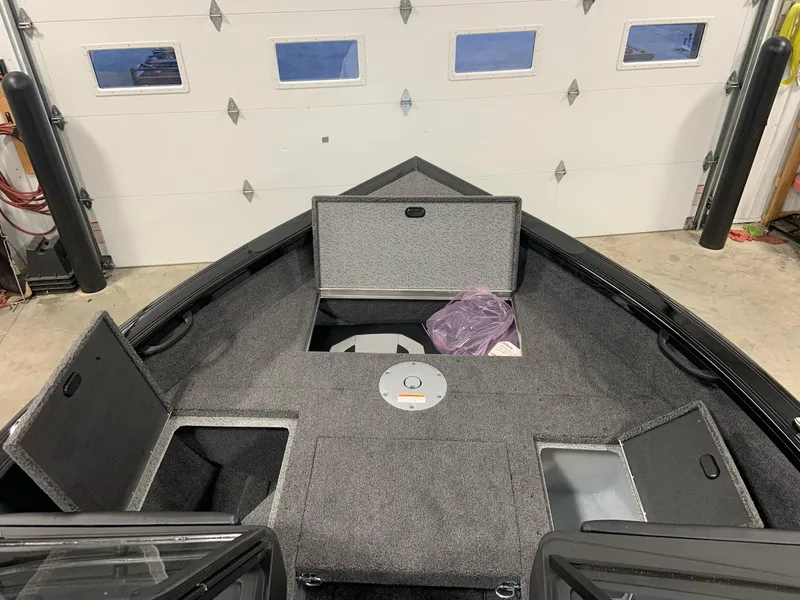 Slide: The Image of Crestliner 1850 Super Hawk 2025 - 14