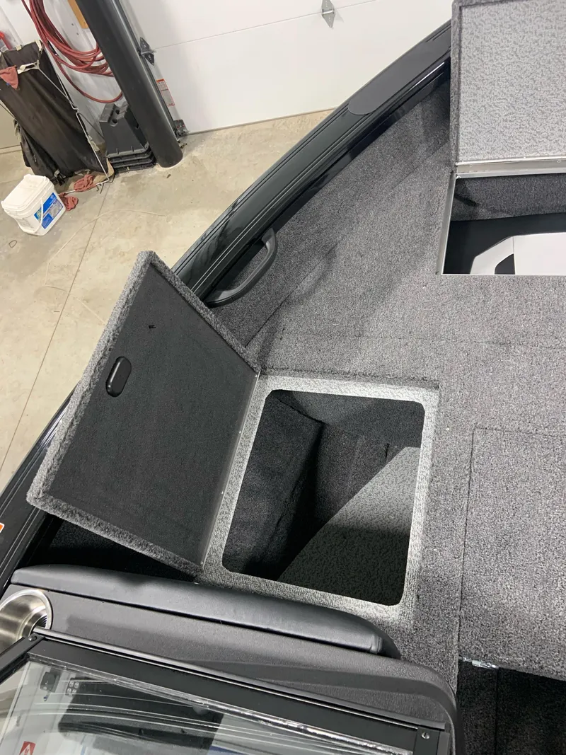 Slide: The Image of Crestliner 1850 Super Hawk 2025 - 15