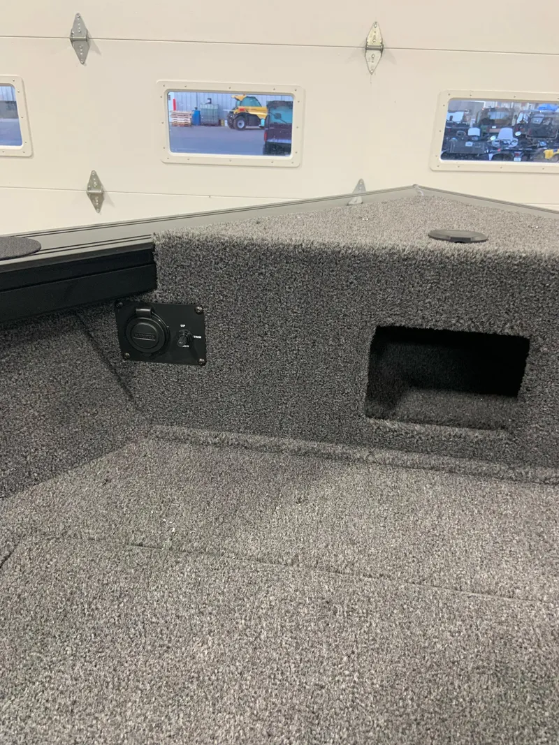 Slide: The Image of Crestliner 1850 Super Hawk 2025 - 17