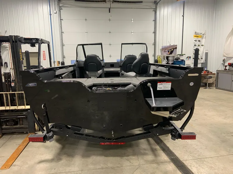 Slide: The Image of Crestliner 1850 Super Hawk 2025 - 4