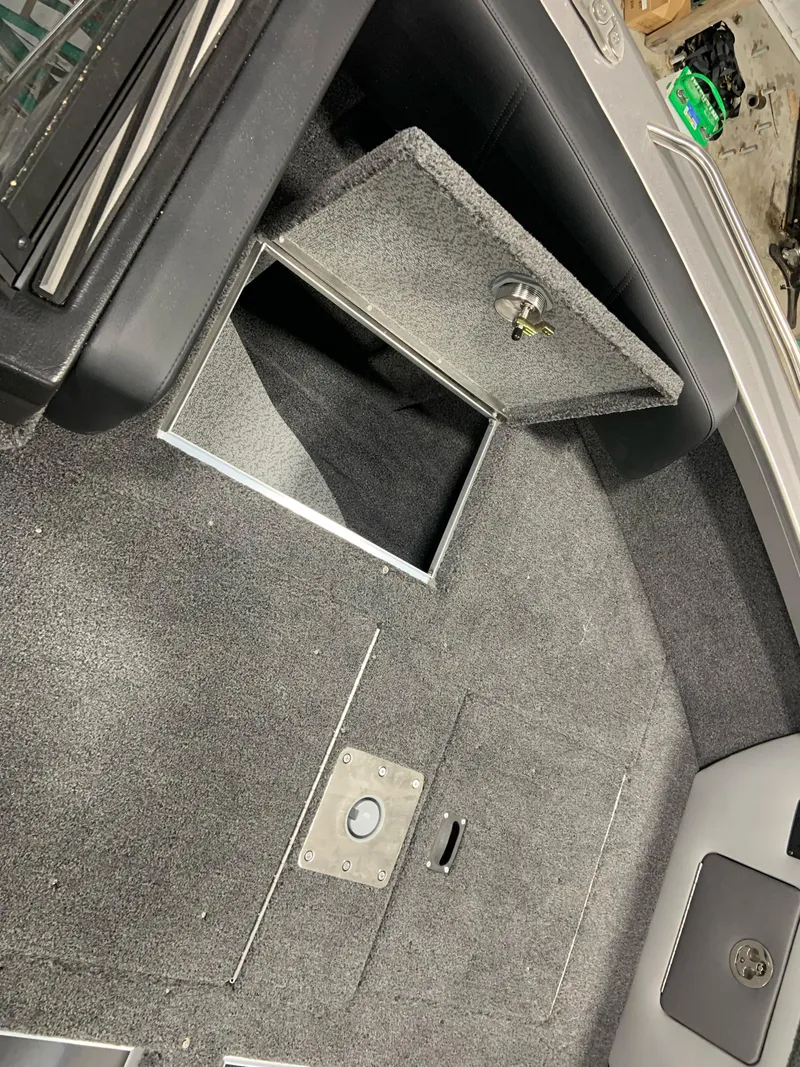 Slide: The Image of Crestliner 1850 Sportfish 2025 - 13