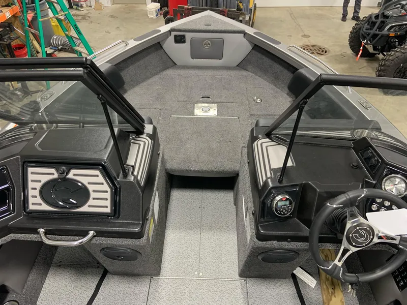 Slide: The Image of Crestliner 1850 Sportfish 2025 - 15