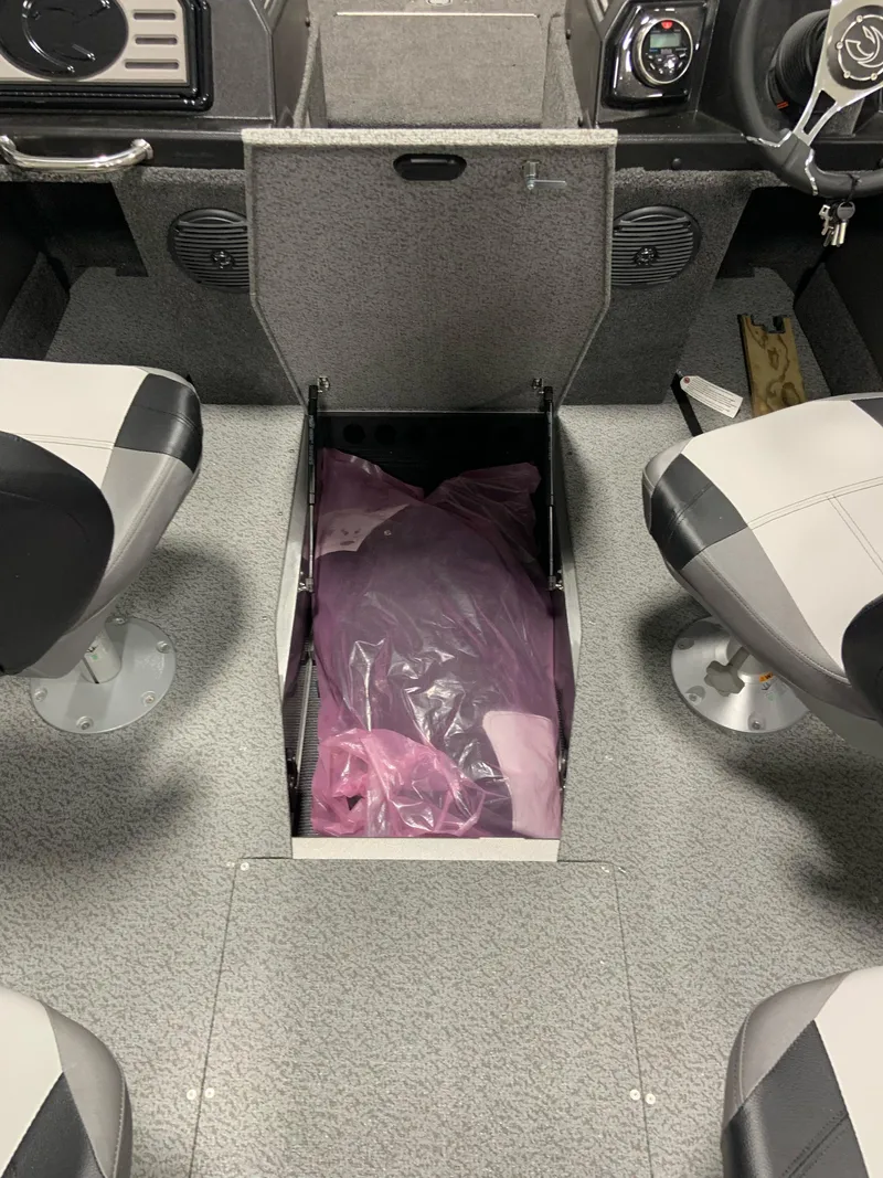 Slide: The Image of Crestliner 1850 Sportfish 2025 - 18