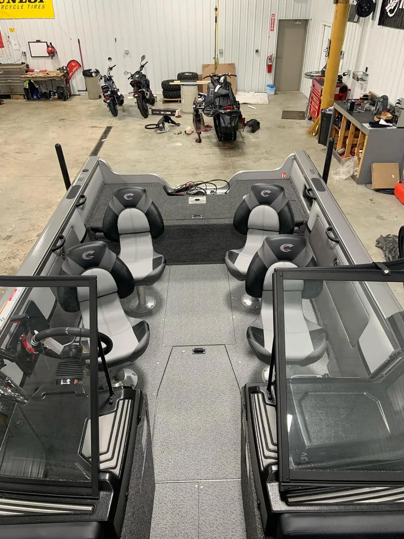 Slide: The Image of Crestliner 1850 Sportfish 2025 - 19