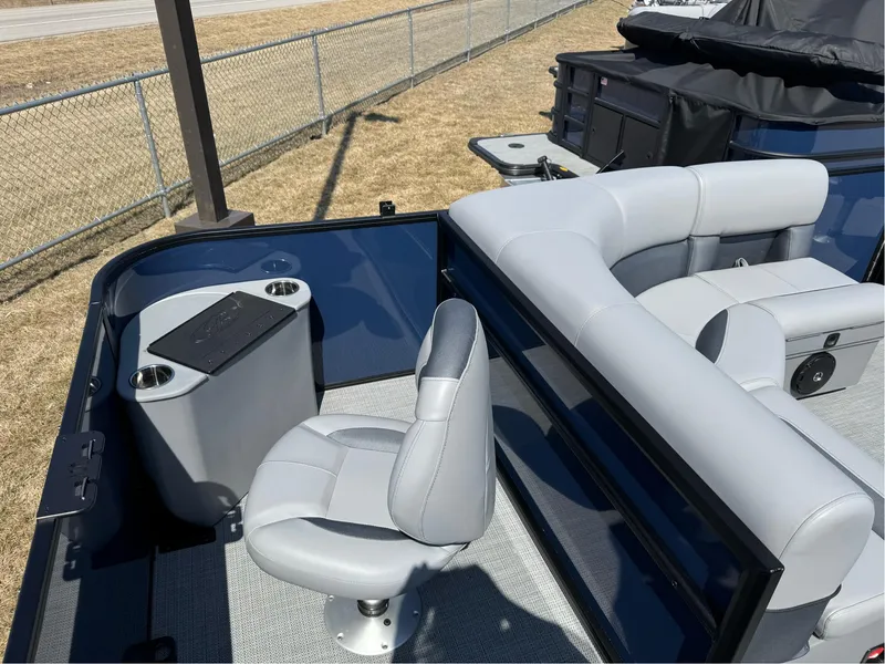 Slide: The Image of Bentley Pontoons LE 180 3 POINT 2025 - 6