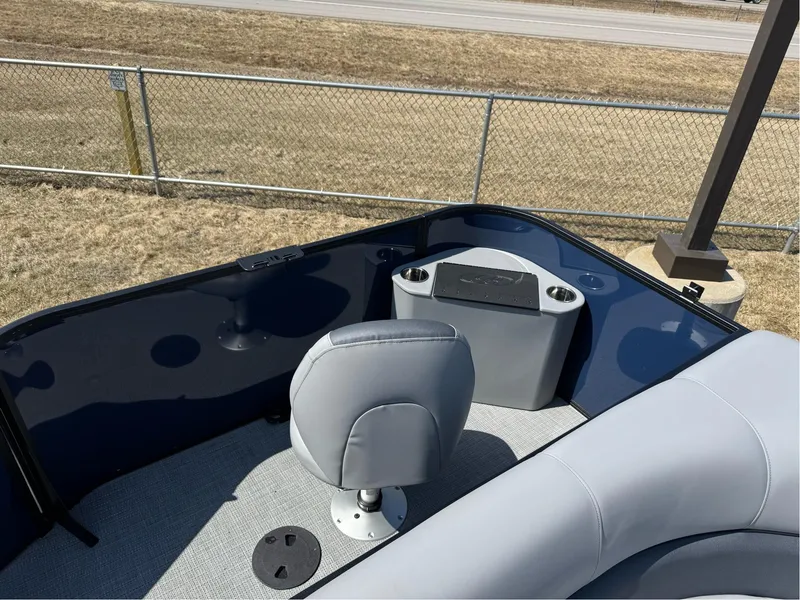 Slide: The Image of Bentley Pontoons LE 180 3 POINT 2025 - 7