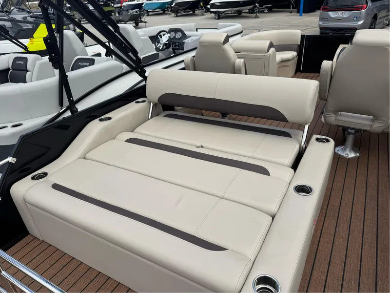 Slide: The Image of Bentley Pontoons Legacy 200 Swingback 2025 - 11
