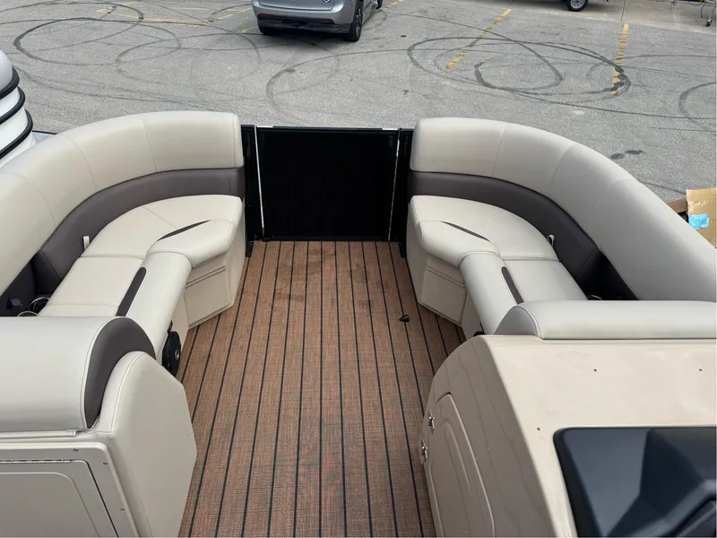 Slide: The Image of Bentley Pontoons Legacy 200 Swingback 2025 - 13
