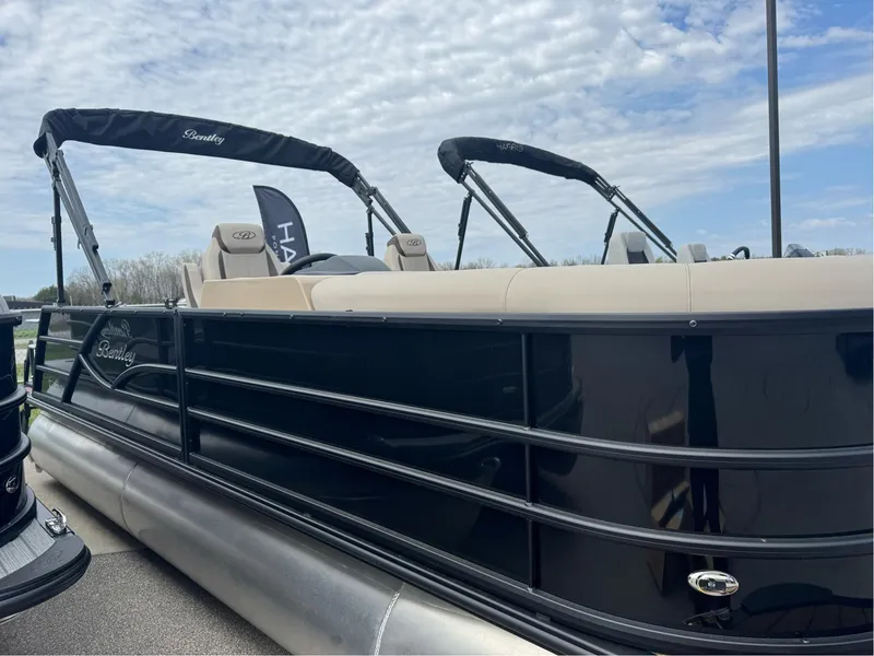 Slide: The Image of Bentley Pontoons Legacy 200 Swingback 2025 - 3