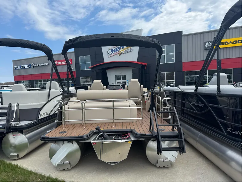 Slide: The Image of Bentley Pontoons Legacy 200 Swingback 2025 - 4