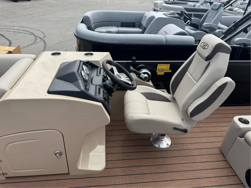 Slide: The Image of Bentley Pontoons Legacy 200 Swingback 2025 - 7