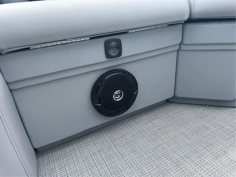 Slide: The Image of Bentley Pontoons Legacy 220 Navigator 2025 - 12