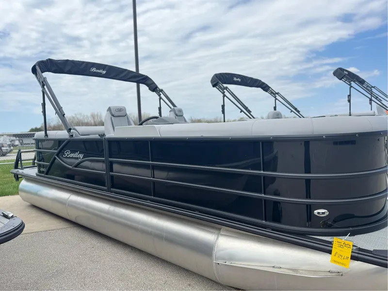 Slide: The Image of Bentley Pontoons Legacy 220 Navigator 2025 - 3