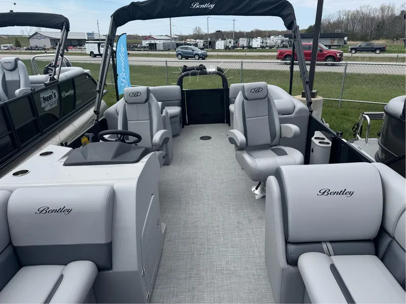 Slide: The Image of Bentley Pontoons Legacy 220 Navigator 2025 - 6