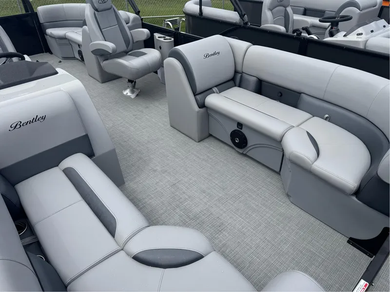 Slide: The Image of Bentley Pontoons Legacy 220 Navigator 2025 - 7