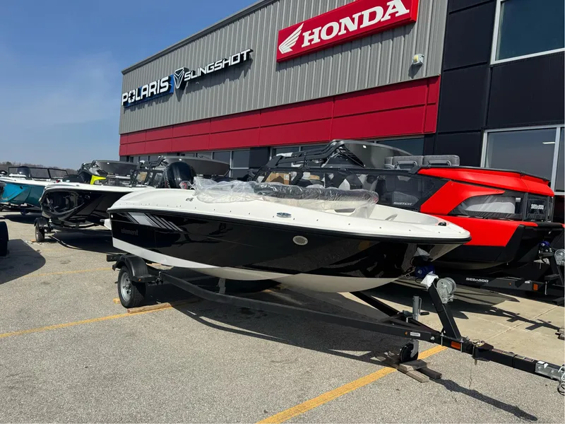 The Image of Bayliner E16 Limited 2025 - 1
