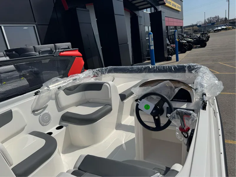 Slide: The Image of Bayliner E16 Limited 2025 - 3