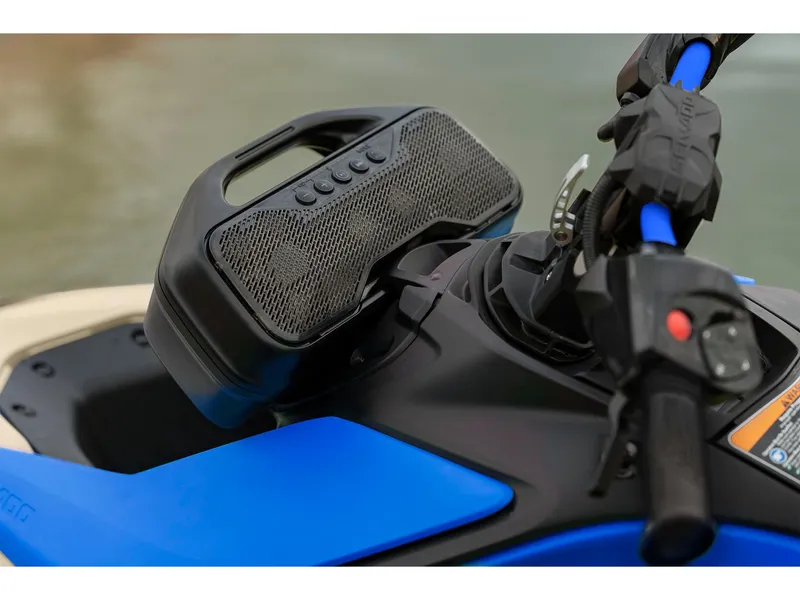 Slide: The Image of Sea-Doo Spark Trixx for 1 iBR and audio in option 2025 - 15