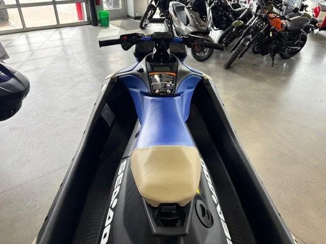 Slide: The Image of Sea-Doo Spark Trixx for 1 iBR and audio in option 2025 - 5