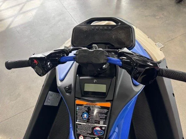 Slide: The Image of Sea-Doo Spark Trixx for 1 iBR and audio in option 2025 - 6