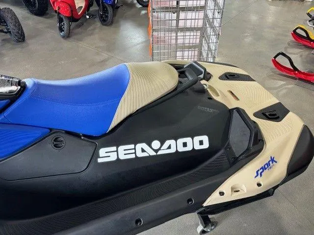 Slide: The Image of Sea-Doo Spark Trixx for 1 iBR and audio in option 2025 - 8