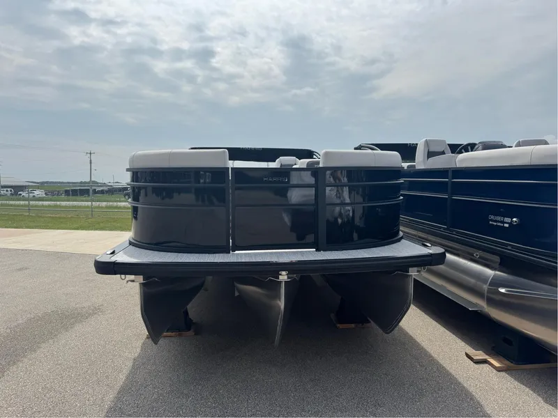 Slide: The Image of Harris Cruiser 230 2025 - 3