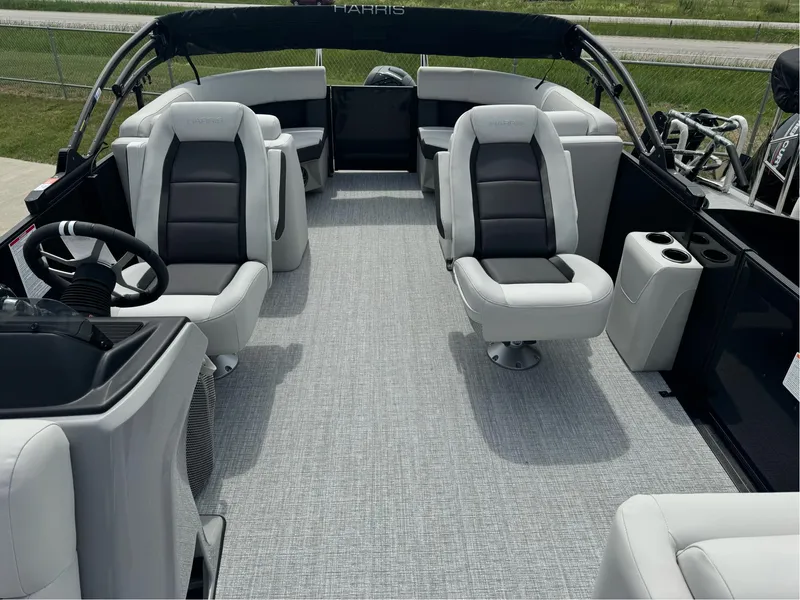 Slide: The Image of Harris Cruiser 230 2025 - 5