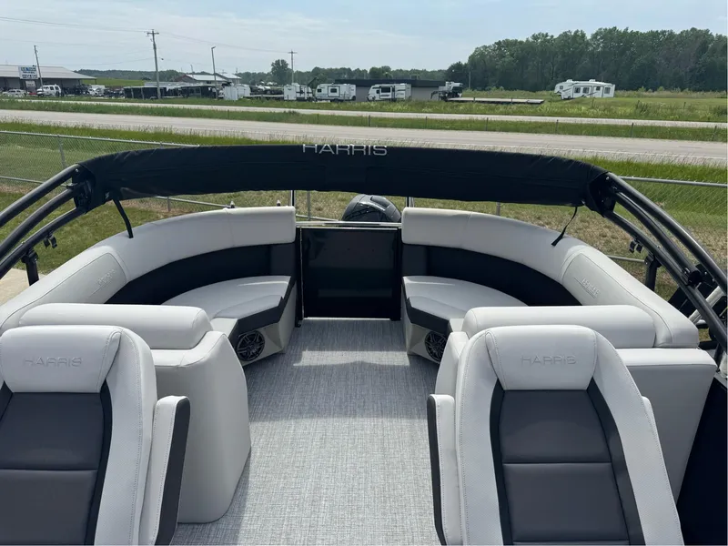 Slide: The Image of Harris Cruiser 230 2025 - 6