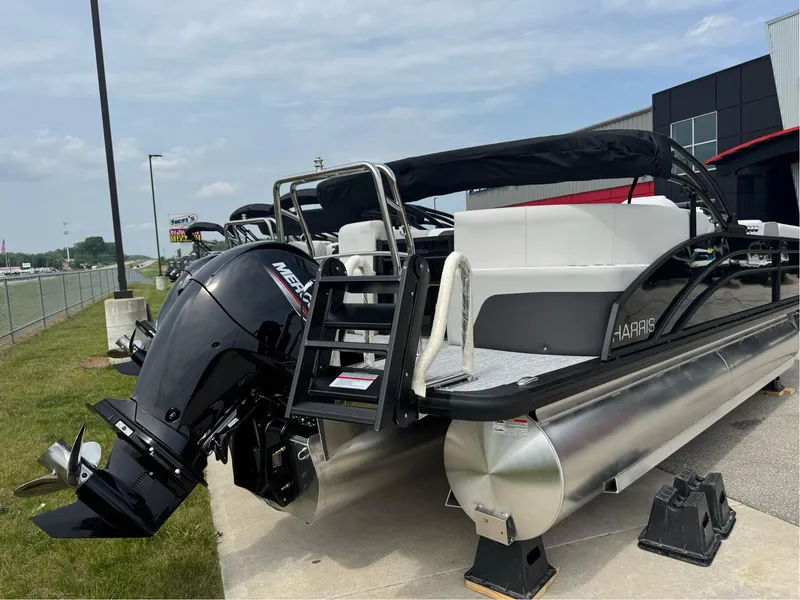 Slide: The Image of Harris Cruiser 230 2025 - 9