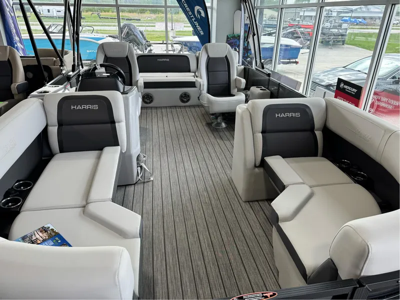 Slide: The Image of Harris Cruiser 210 2025 - 10