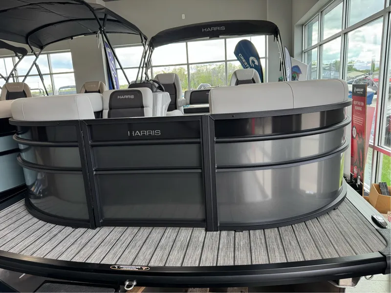 Slide: The Image of Harris Cruiser 210 2025 - 2