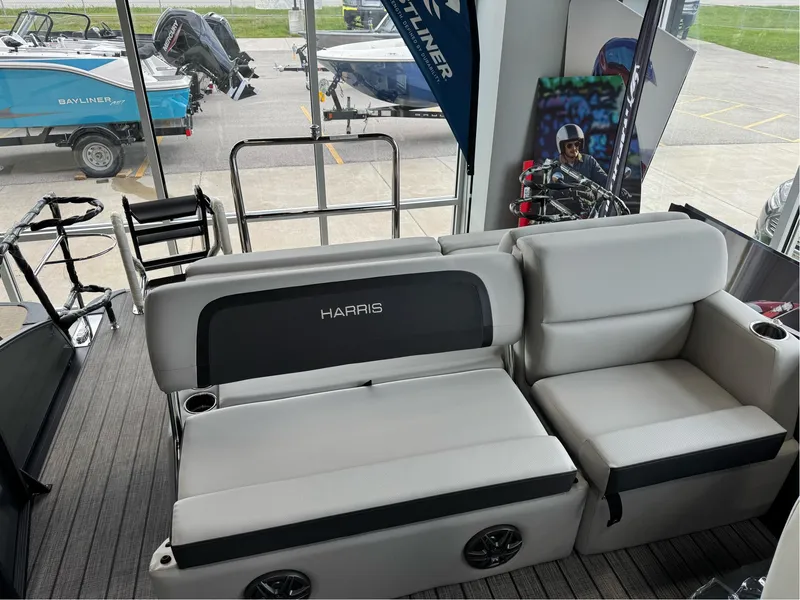 Slide: The Image of Harris Cruiser 210 2025 - 7