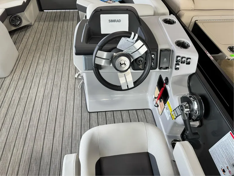 Slide: The Image of Harris Cruiser 210 2025 - 8