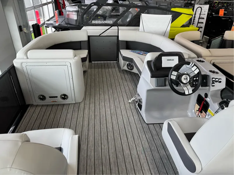 Slide: The Image of Harris Cruiser 210 2025 - 9