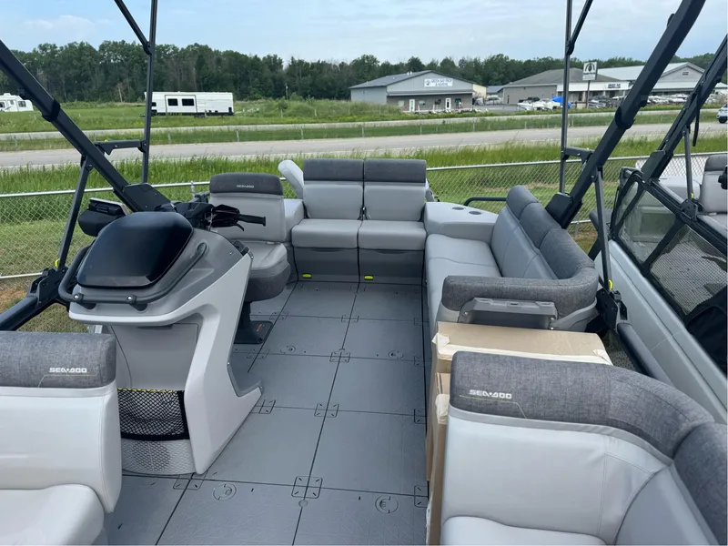 Slide: The Image of Sea-Doo Switch Sport 18 2024 - 5