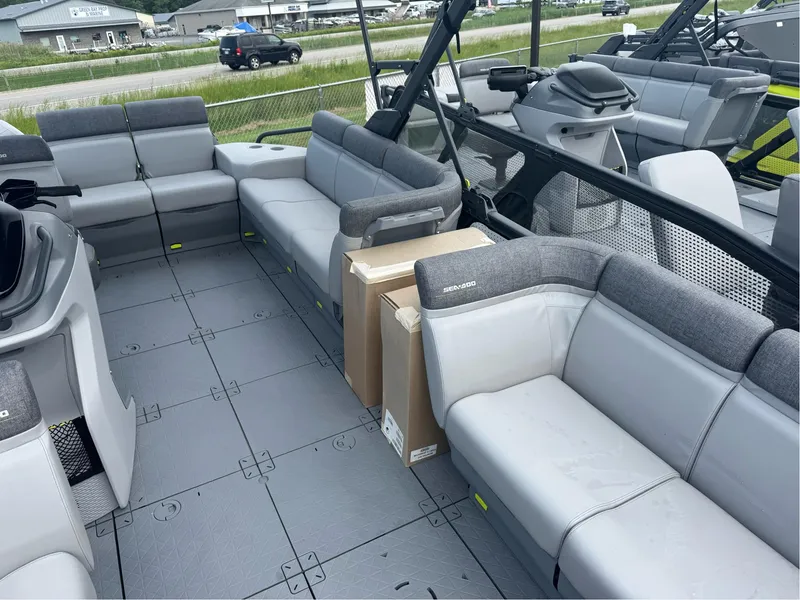 Slide: The Image of Sea-Doo Switch Sport 18 2024 - 9