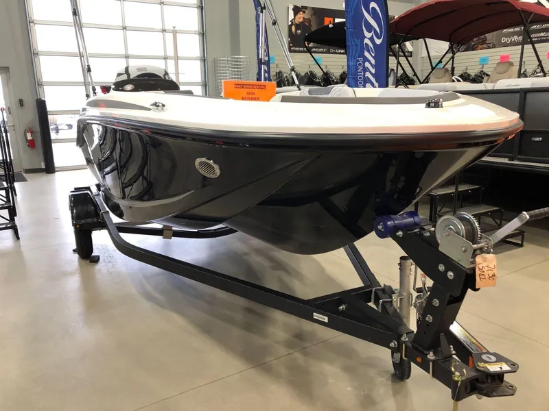 Slide: The Image of Bayliner Element E15 2024 - 4