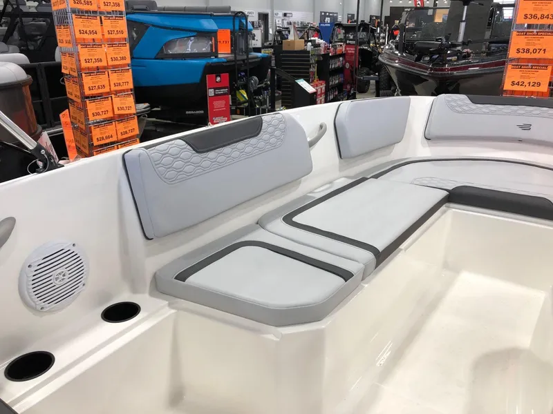 Slide: The Image of Bayliner Element E15 2024 - 8