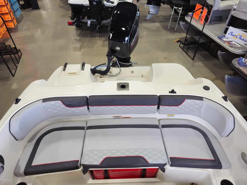 Slide: The Image of Bayliner Element E15 2024 - 10