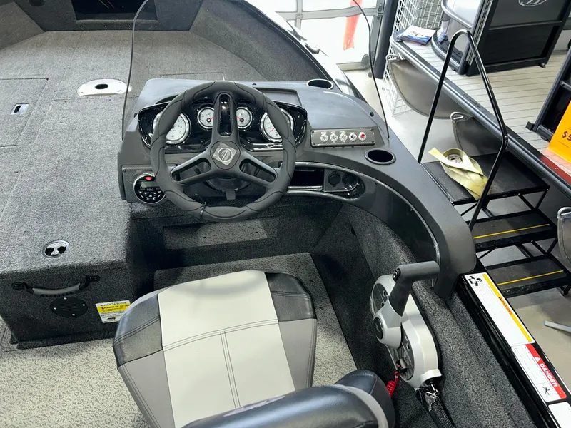 Slide: The Image of Crestliner 1750 Hawk 2024 - 11