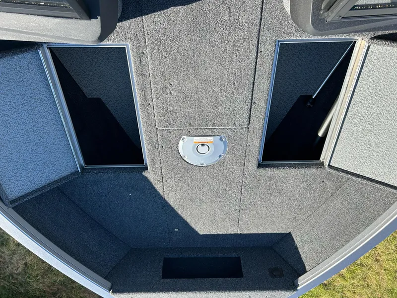 Slide: The Image of Crestliner 1650 Hawk WT Jumpseat 2025 - 10