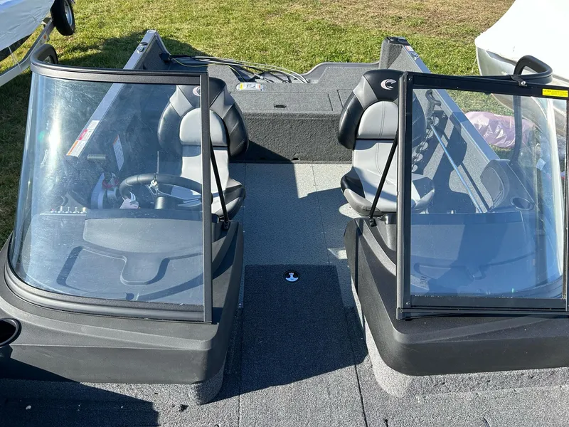 Slide: The Image of Crestliner 1650 Hawk WT Jumpseat 2025 - 11