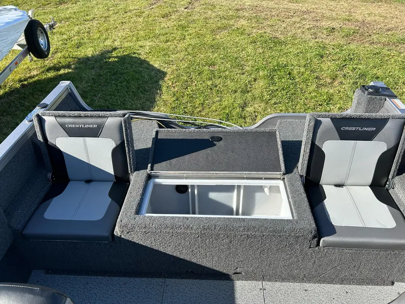 Slide: The Image of Crestliner 1650 Hawk WT Jumpseat 2025 - 4