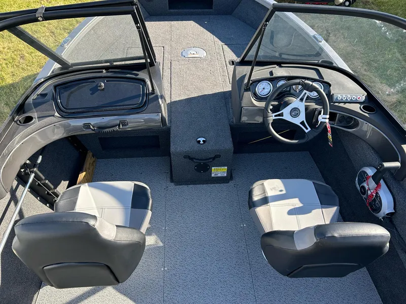 Slide: The Image of Crestliner 1650 Hawk WT Jumpseat 2025 - 6