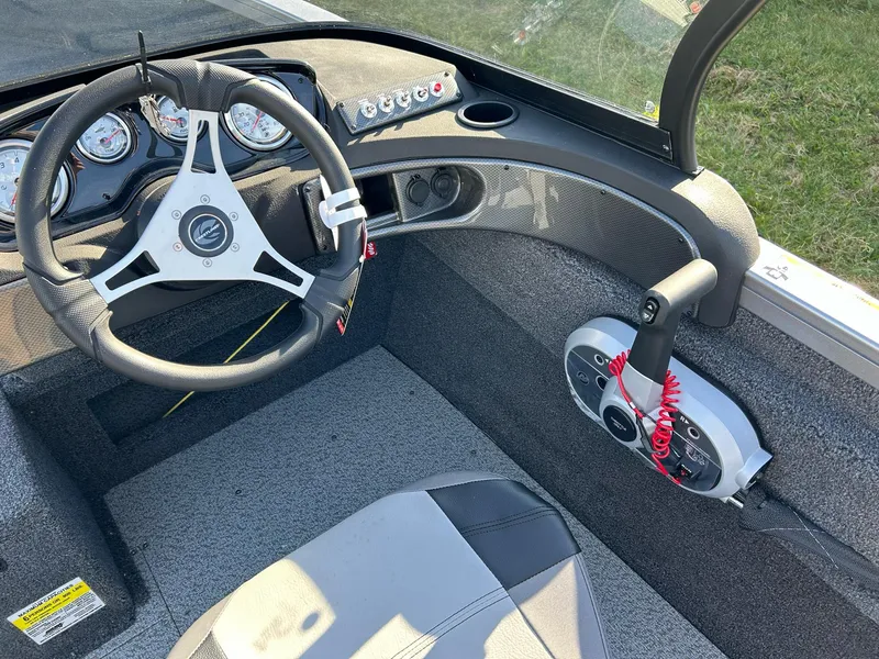 Slide: The Image of Crestliner 1650 Hawk WT Jumpseat 2025 - 8