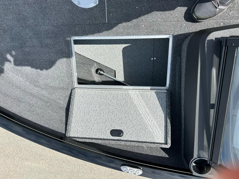 Slide: The Image of Crestliner 1650 HAWK WALK THRU JUMP SEAT 2025 - 5